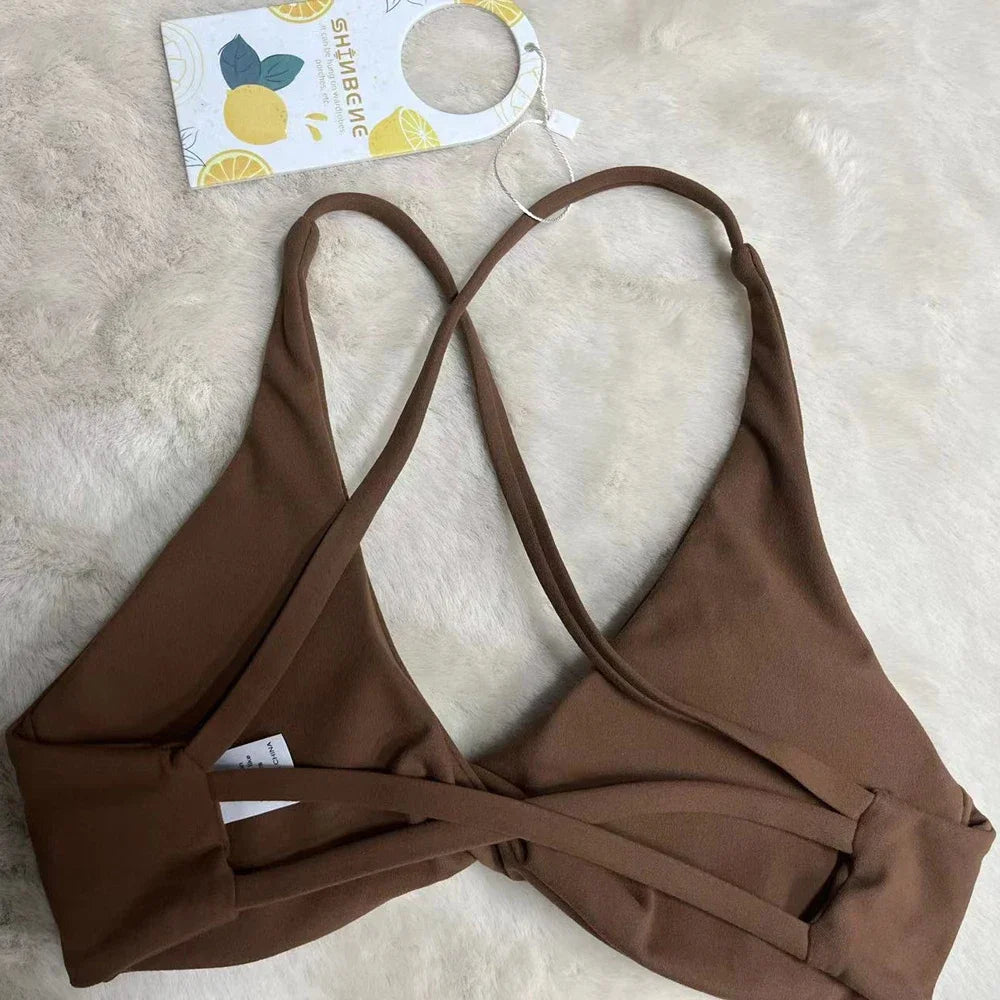 Front Twist Padded Cross Strap Sports Bra